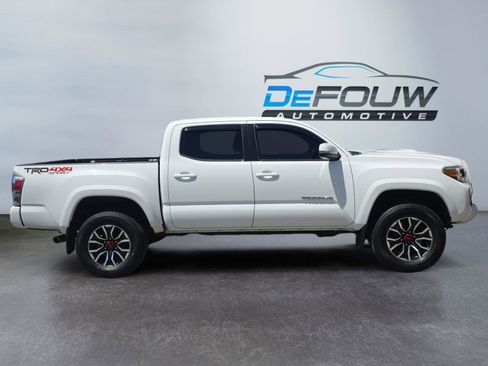 Used 2020 Toyota Tacoma TRD Sport AWD/4WD image 2