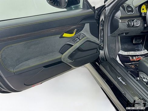 Used 2022 Porsche 718 Boxster Spyder RWD image 13