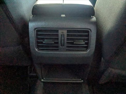 Used 2023 Nissan Rogue S image 18