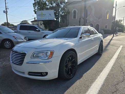 Used 2014 Chrysler 300 C image 1