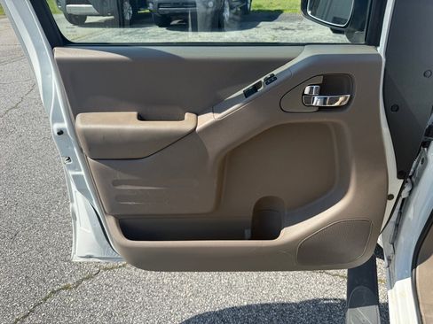Used 2017 Nissan Frontier SV image 12