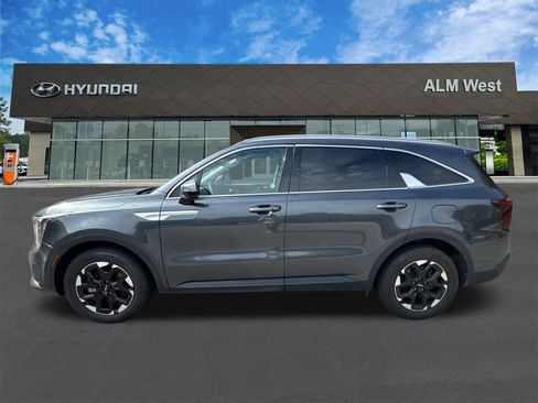 Used 2024 Kia Sorento S image 8