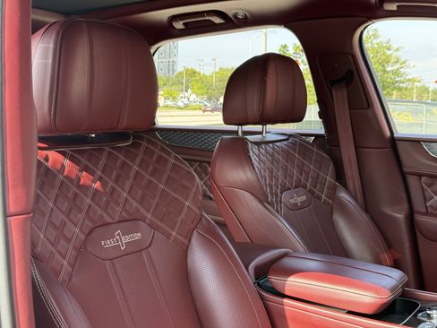Used 2021 Bentley Bentayga V8 w/ First Edition Specification image 20
