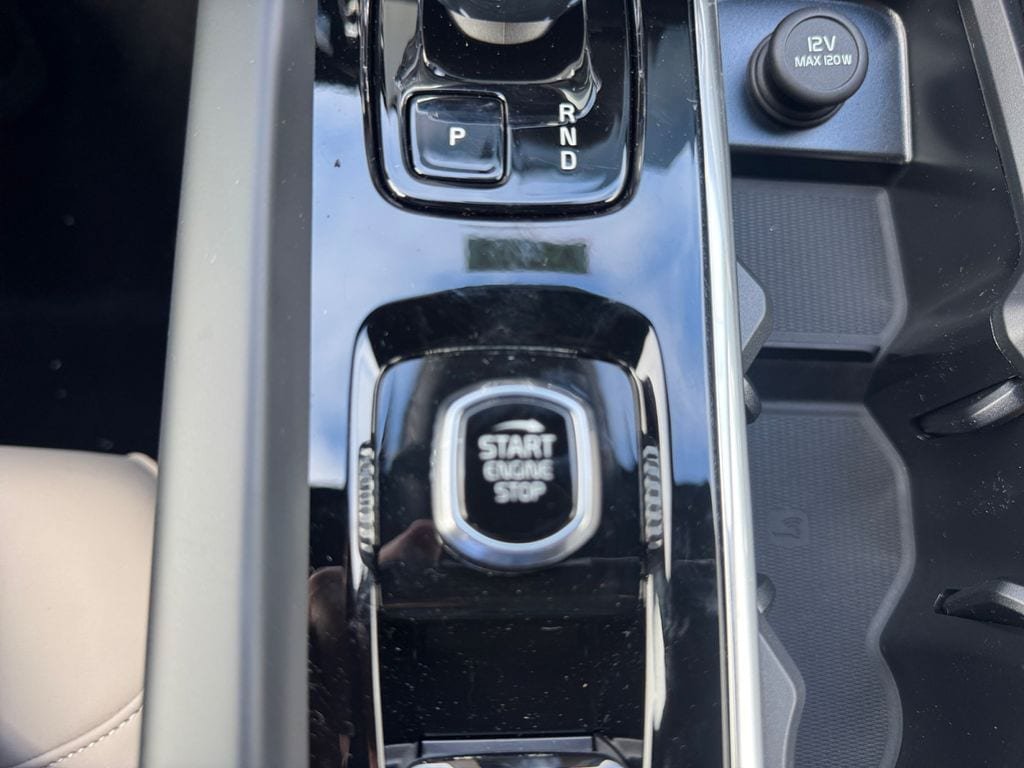 New 2027 Volvo XC60 B5 Plus AWD/4WD image 17