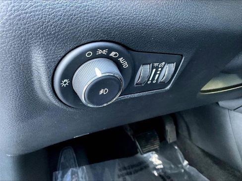 Used 2024 Jeep Compass Latitude AWD/4WD image 36