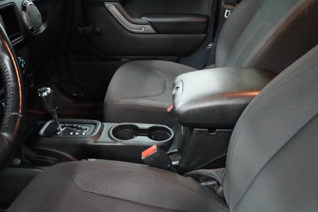 Used 2018 Jeep Wrangler Sport w/ Connectivity Group AWD/4WD image 26