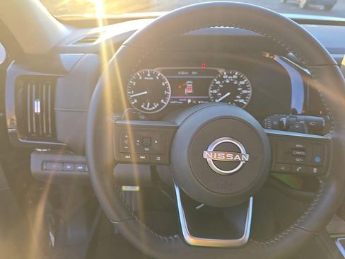 Used 2025 Nissan Pathfinder SV FWD image 16