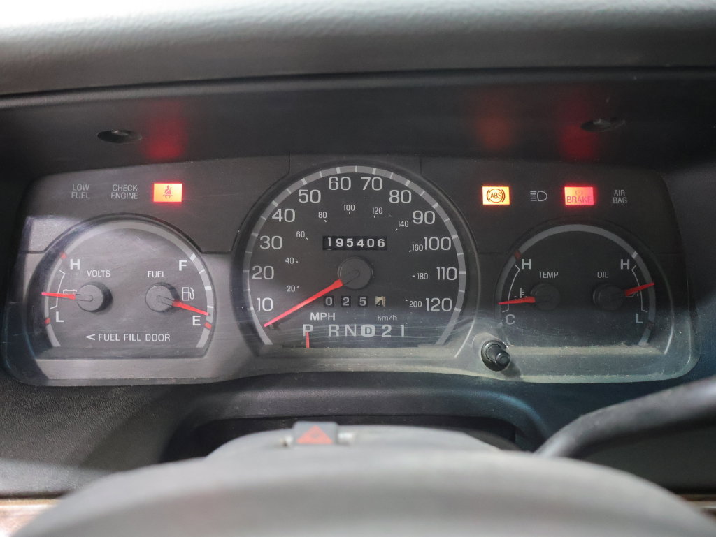 Used 2004 Ford Crown Victoria LX RWD image 33