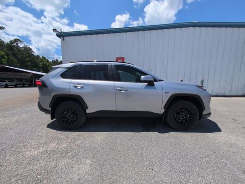 Used 2024 Toyota RAV4 XLE w/ Convenience Package FWD image 9