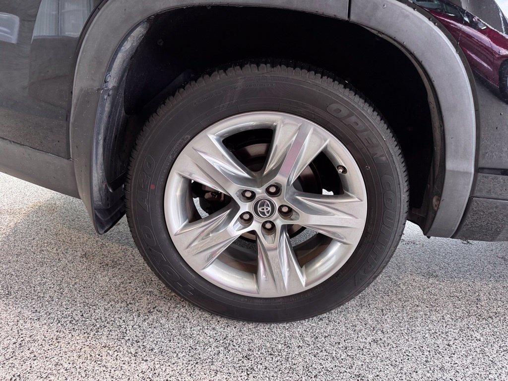 Used 2017 Toyota Highlander Limited AWD/4WD image 11