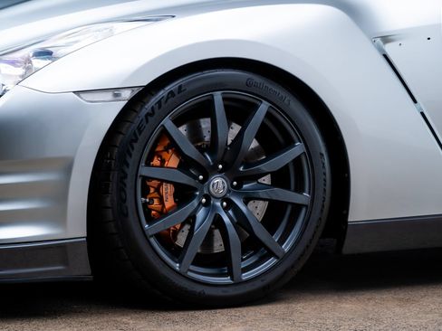 Used 2014 Nissan GT-R Premium AWD/4WD image 7