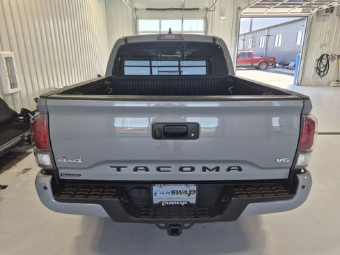 Used 2021 Toyota Tacoma TRD Off-Road w/ TRD Premium Off Road Package AWD/4WD image 4