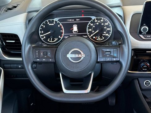 Used 2023 Nissan Rogue SV FWD image 17