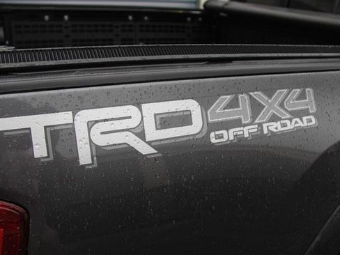 Used 2016 Toyota Tacoma TRD Off-Road w/ Premium & Technology Package AWD/4WD image 11