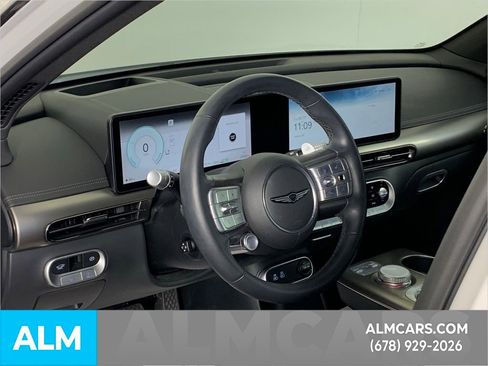 Used 2023 Genesis GV60 Advanced image 7