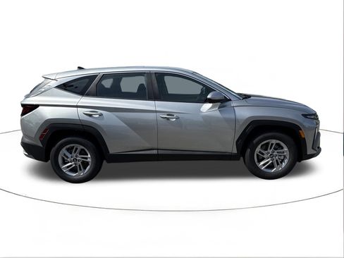 New 2026 Hyundai Tucson SE FWD image 2