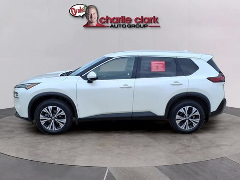Used 2021 Nissan Rogue SV w/ Premium Package FWD image 2