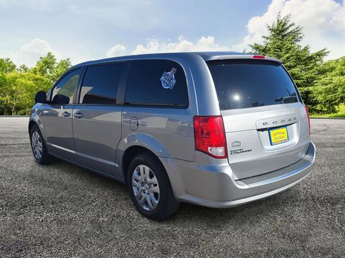 Used 2018 Dodge Grand Caravan SE w/ UConnect Hands-Free Group image 5