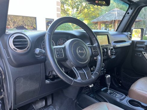 Used 2017 Jeep Wrangler 75th Anniversary image 18