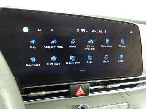 Used 2024 Hyundai Elantra SEL image 30