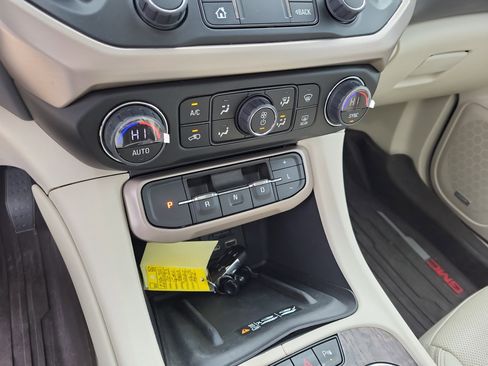 Used 2023 GMC Acadia Denali w/ Denali Technology Package image 23