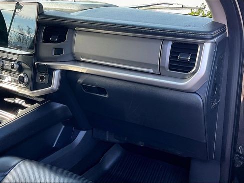 Used 2022 Ford Expedition Max XLT image 17