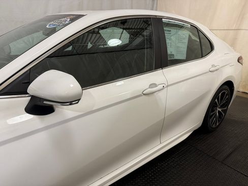 Used 2018 Toyota Camry SE image 7