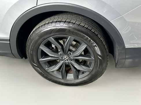 Used 2024 Volkswagen Tiguan SE image 11