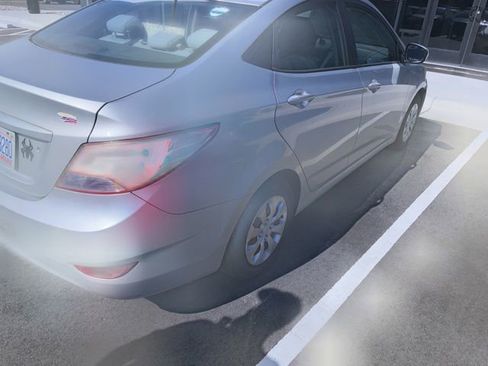 Used 2017 Hyundai Accent SE FWD image 3