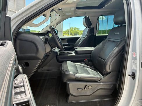 Used 2025 Ford Expedition Platinum AWD/4WD image 16