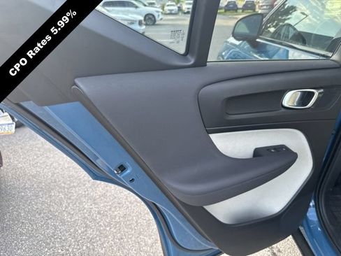 Certified 2023 Volvo XC40 B5 Ultimate w/ Protection Package Premier AWD/4WD image 17