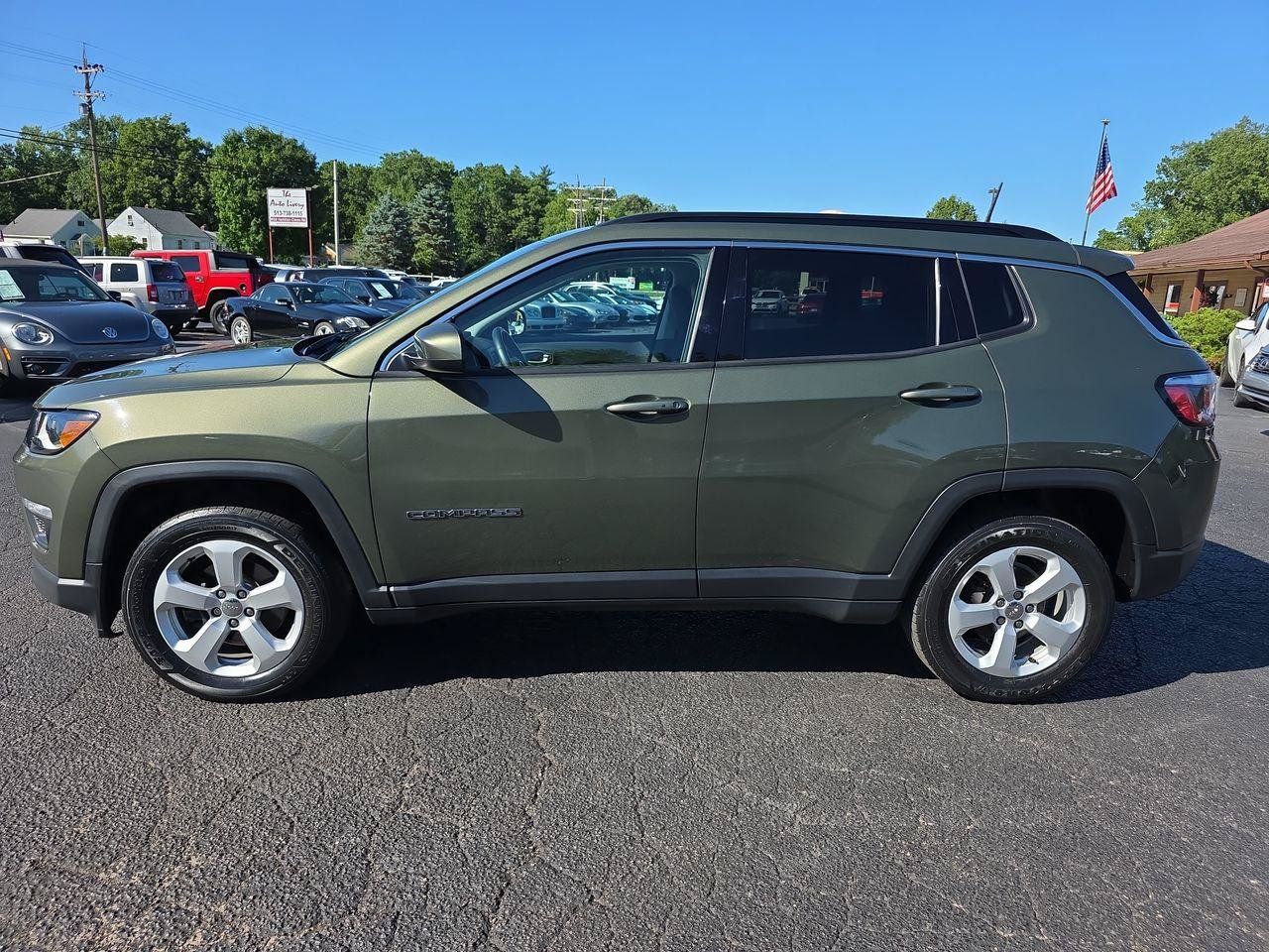 Used 2018 Jeep Compass Latitude w/ Safe & Security Group AWD/4WD image 19