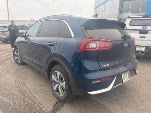 Used 2017 Kia Niro EX image 4