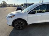 Used 2021 Ford Escape SE w/ SE Sport Appearance Package image 4