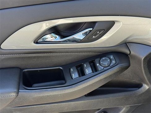 Used 2023 Chevrolet Traverse LT image 16
