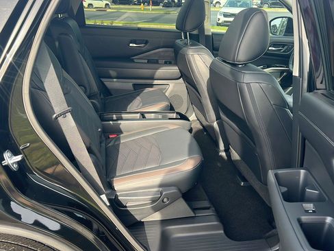 Used 2023 Nissan Pathfinder Platinum AWD/4WD image 13