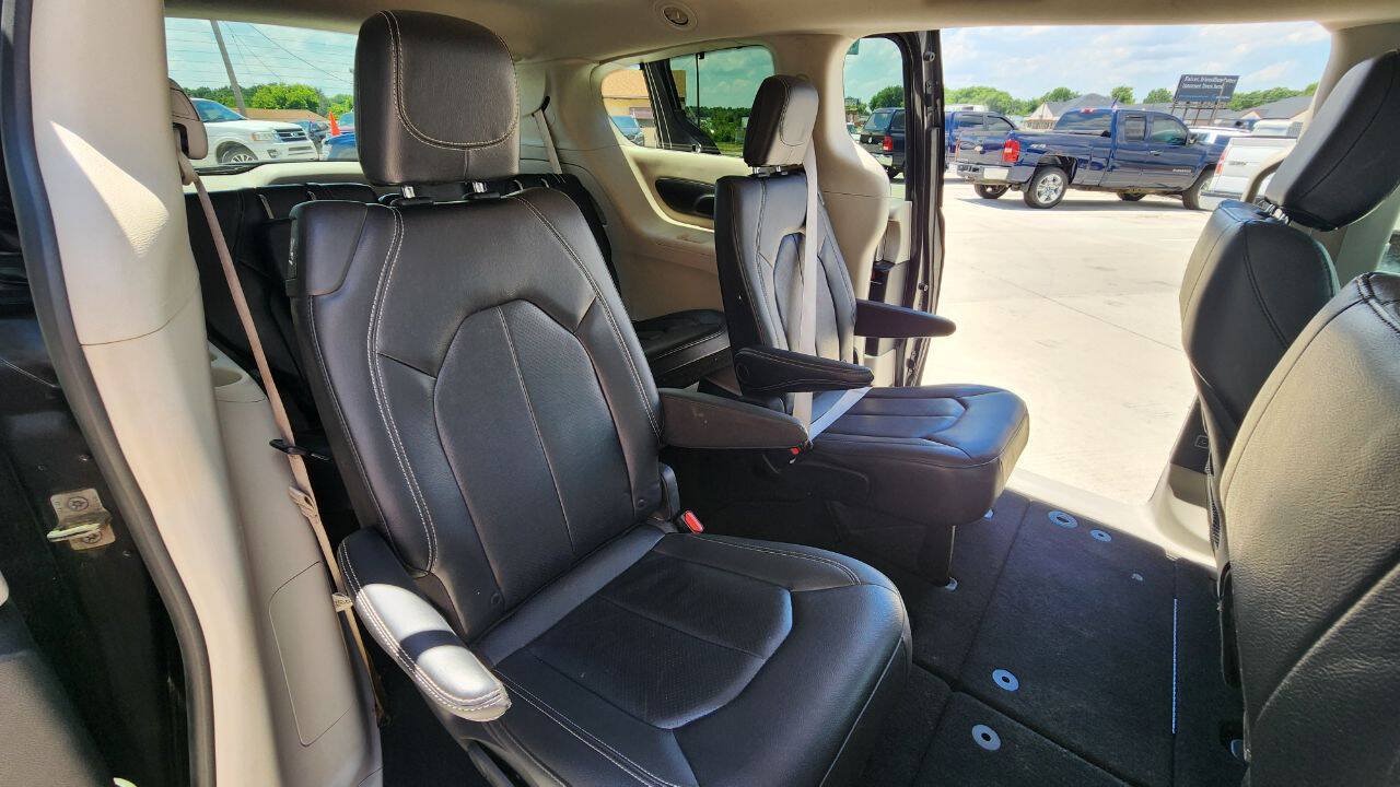 Used 2022 Chrysler Pacifica Touring-L FWD image 22