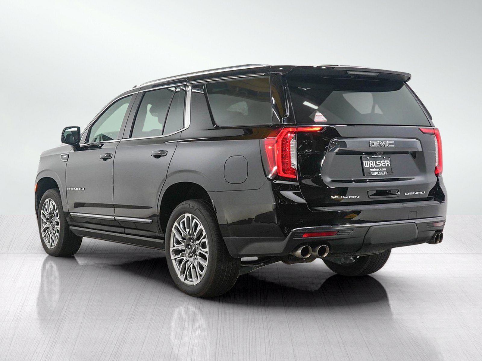 Used 2024 GMC Yukon Denali Ultimate AWD/4WD image 3