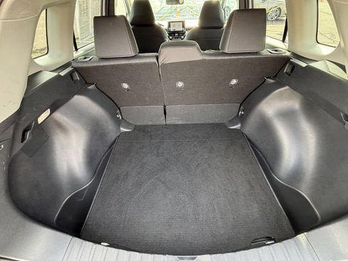 Used 2025 Toyota Corolla Cross LE image 30