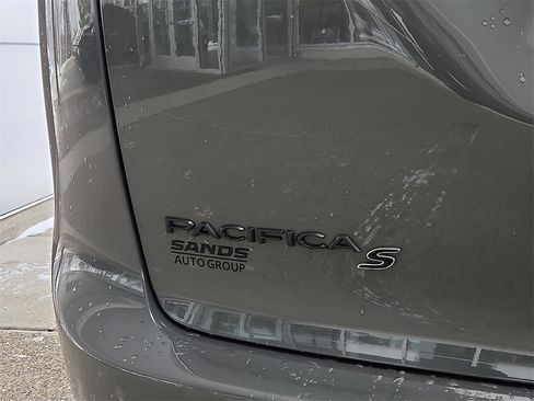 Used 2022 Chrysler Pacifica Touring-L w/ S Appearance Package image 32