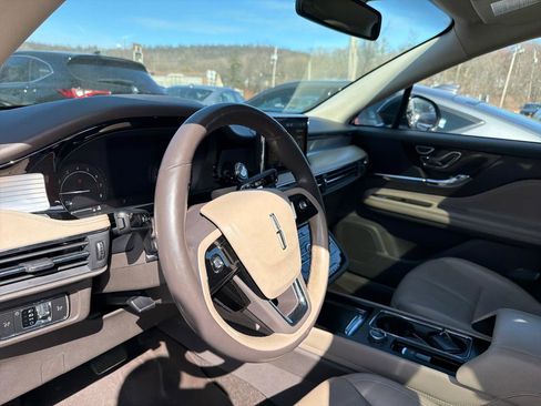 Used 2022 Lincoln Corsair Standard AWD w/ Premium Package image 17