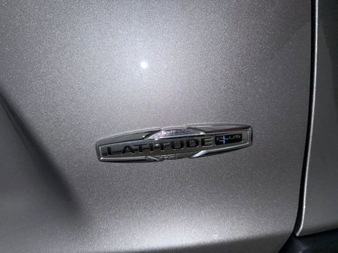 Used 2019 Jeep Cherokee Latitude Plus w/ Comfort/Convenience Group image 34