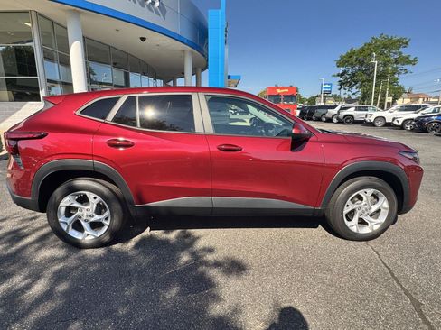 Certified 2024 Chevrolet Trax LS w/ LS Convenience Package FWD image 8