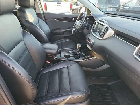 Used 2019 Kia Sorento EX image 19