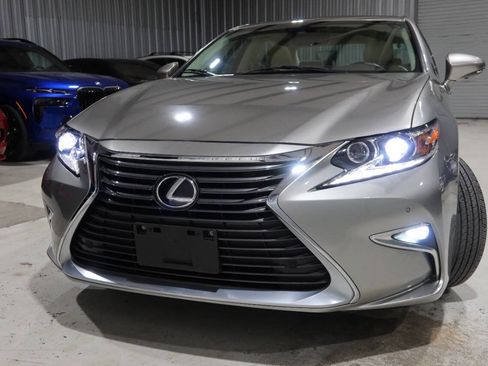 Used 2018 Lexus ES 350 w/ Luxury Package w/Wood Trim FWD image 44