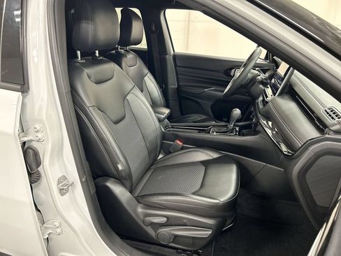 Used 2023 Jeep Compass Latitude AWD/4WD image 22