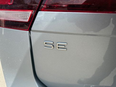 Used 2023 Volkswagen Tiguan SE AWD/4WD image 23