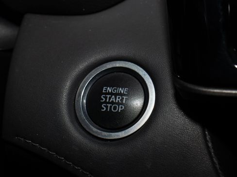 Used 2020 Toyota Highlander L image 30