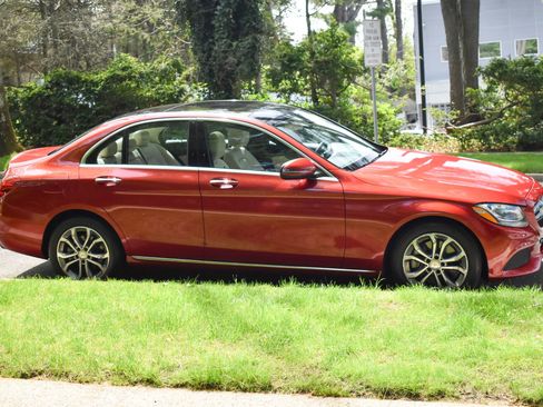 Used 2017 Mercedes-Benz C 300 4MATIC Sedan image 11