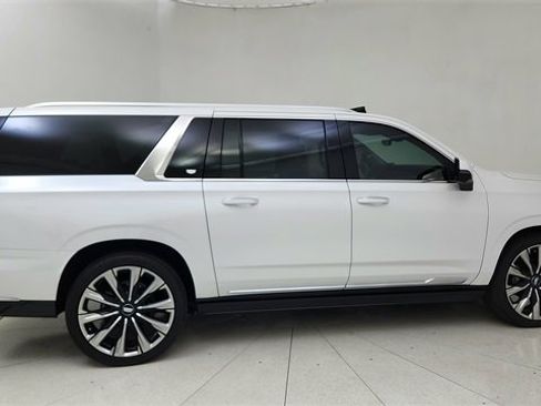 Used 2025 Cadillac Escalade ESV Premium Luxury Platinum image 6